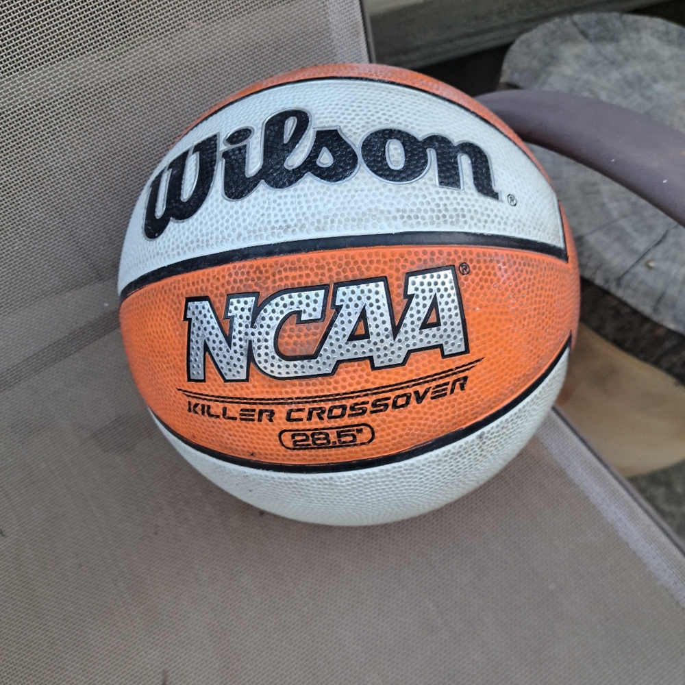 Wilson NCAA Killer Crossover 28.5 Badketball in good condition.